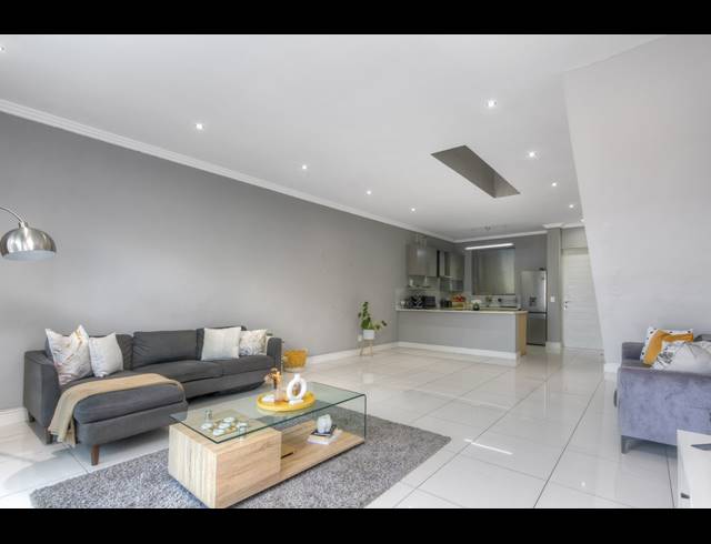 2 BEDROOM APARTMENT FOR SALE IN BRYANSTON